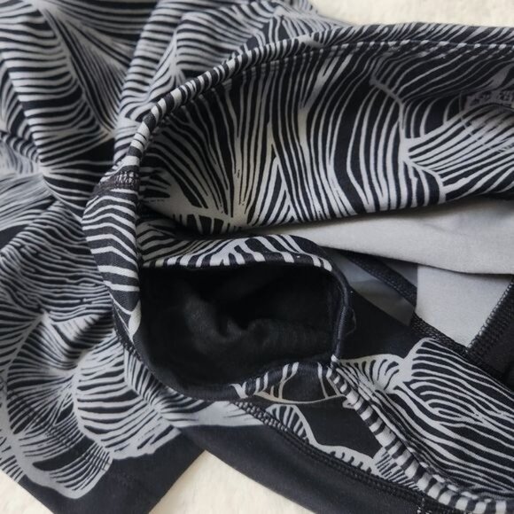 The north Face leggings size M - Picture 12 of 13